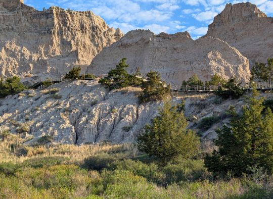 Cliff Shelf Trail boardwalk and stairs