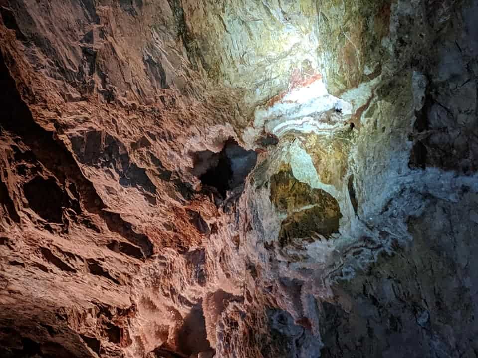 Picture of the ceiling in Jewel Cave that is lit up.