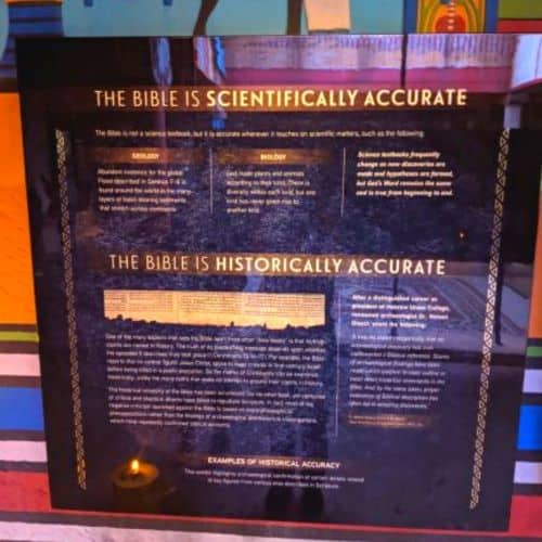 Sign that states reasons why the Bible is Scientifically Accurate according to the Creation Museum