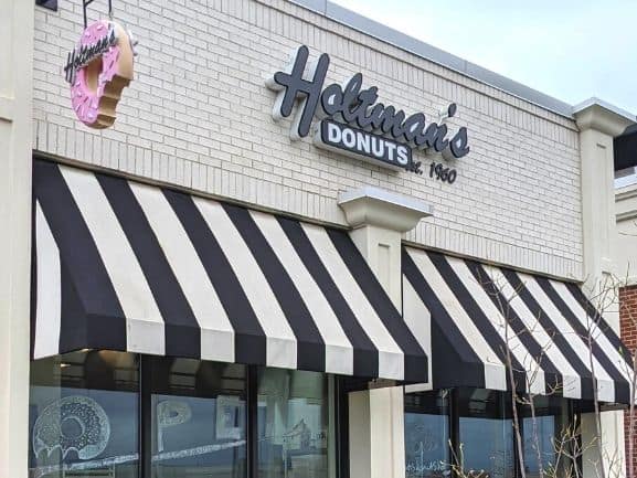 Holtman's Donuts store Front