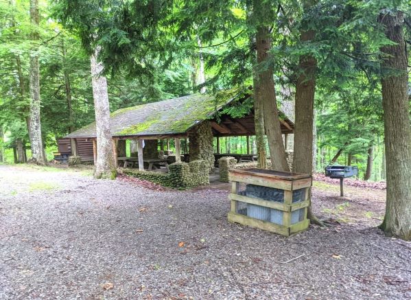 A wooden picnic shelter at Droop Mountain State Park