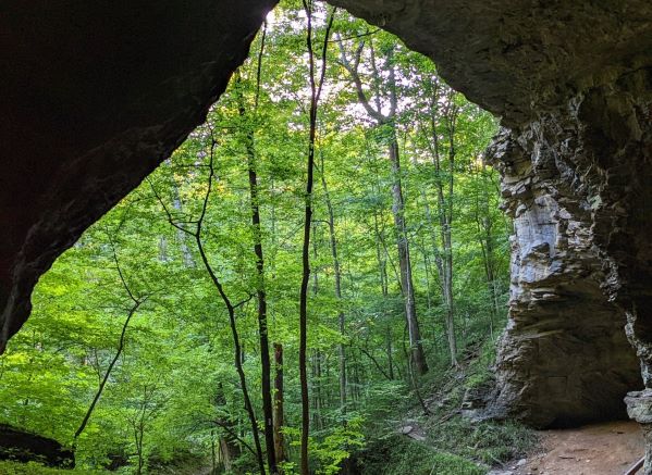 Natural arch in Carter Caves State Park