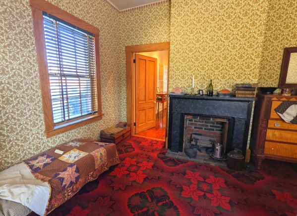 Bed and fireplace in Thomas Edison's bedroom