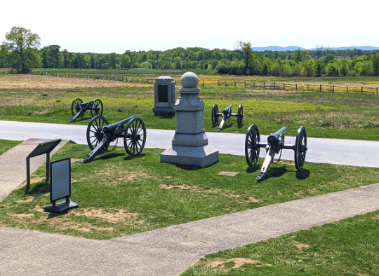 cannons surrounding memorial markers in Gettysburg