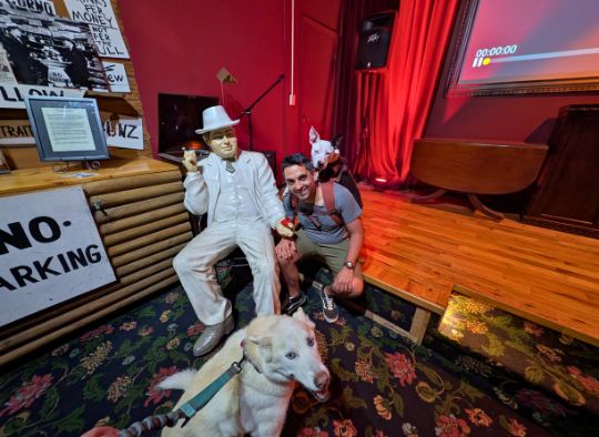 Man with two dogs next to Al Capone statue in Gangster Museum of America
