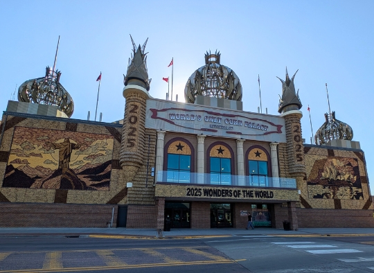 Front view o the Corn Palace Building